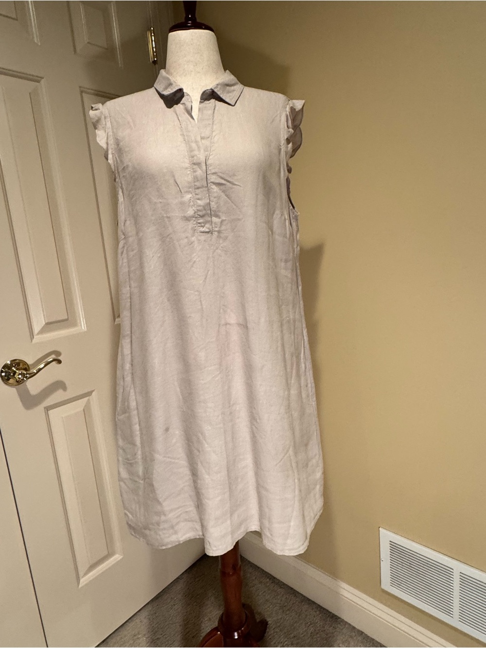 Linen ruffled Sleeveless Collared Dress
